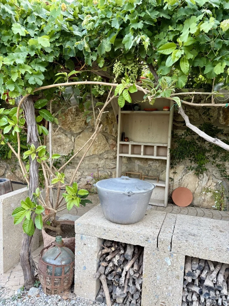Decoración en jardín rústico en 'garden bar'