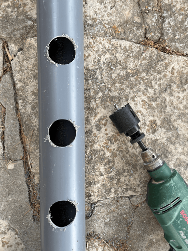 agujeros plántulas agujeros para las plántulas en sistema hidropónico casero (huertosostenible.com)