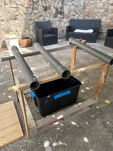 montaje soporte tubos pvc montaje esqueleto para tubos PVC para sistema hidropónico casero (huertosostenible.com)